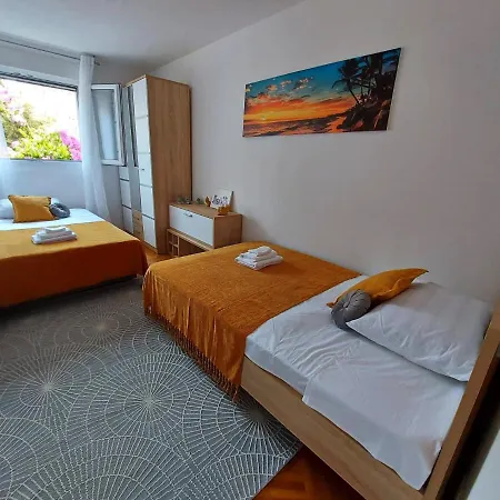 Lindy Apartment
