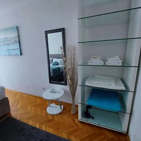Lindy Apartment *