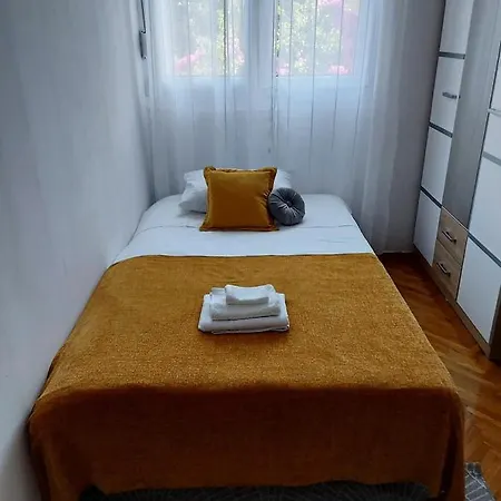 Lindy Apartment